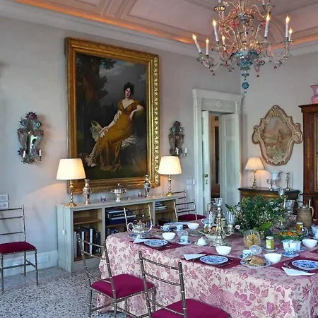 Sleeps 26 With Pool Air Con And Wifi * Blevio