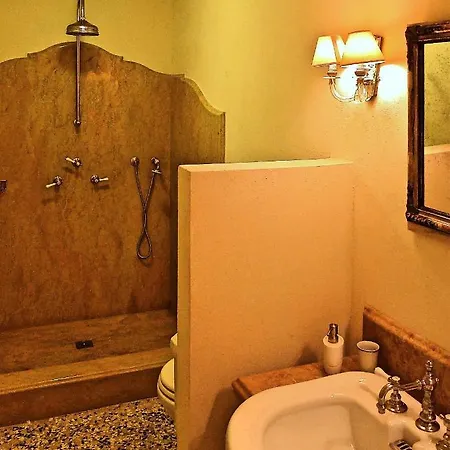 Sleeps 26 With Pool Air Con And Wifi Blevio